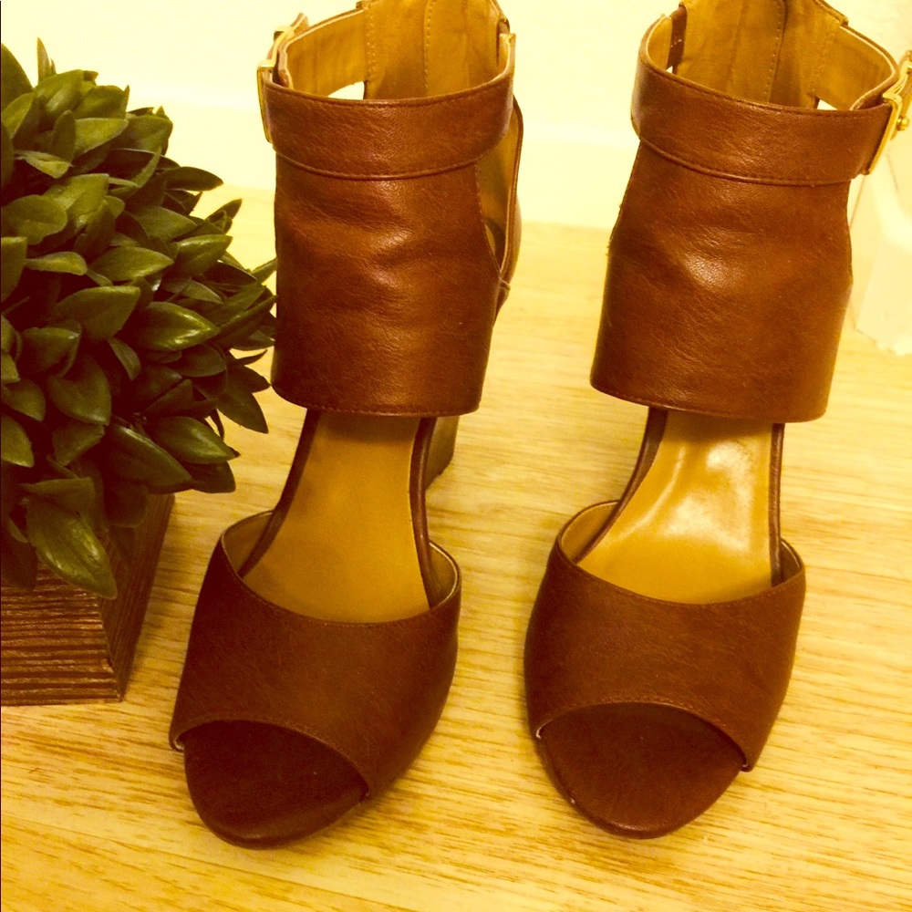 Nine West Tan Leather Wedge- sz8